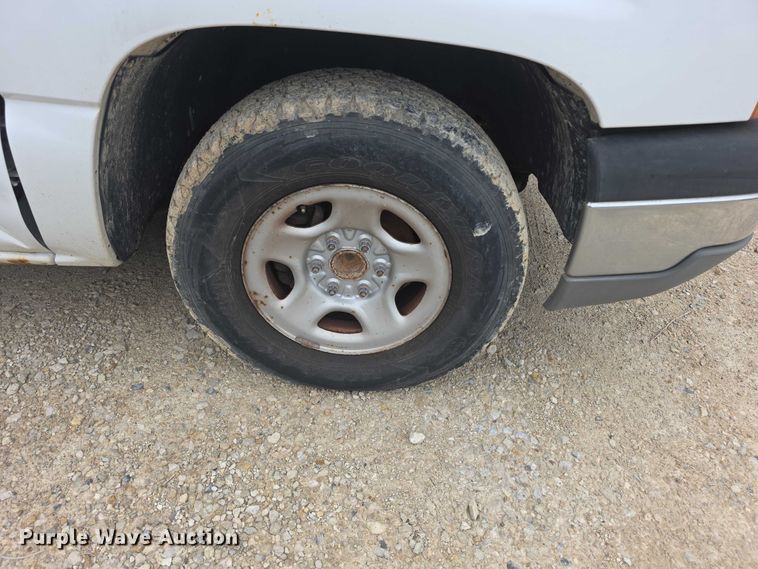 image for item FH6038 2003 Chevrolet Silverado 1500 pickup truck