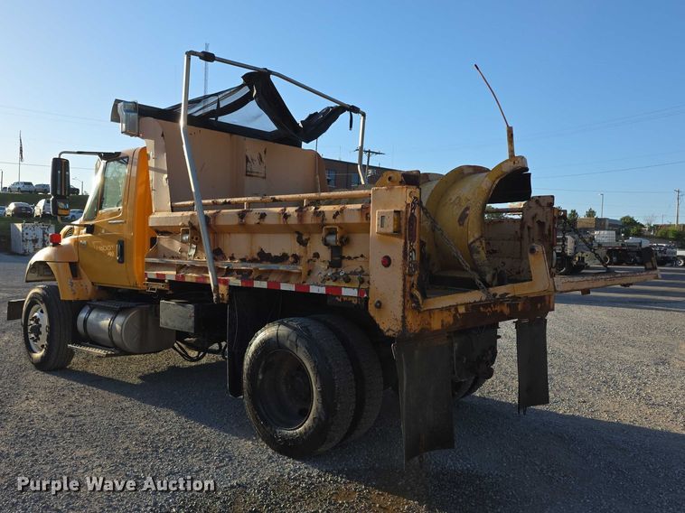 image for item FH6042 2005 International 7400 dump truck
