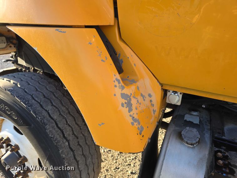 image for item FH6042 2005 International 7400 dump truck