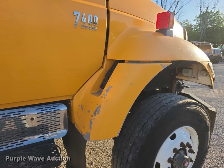 image for item FH6042 2005 International 7400 dump truck