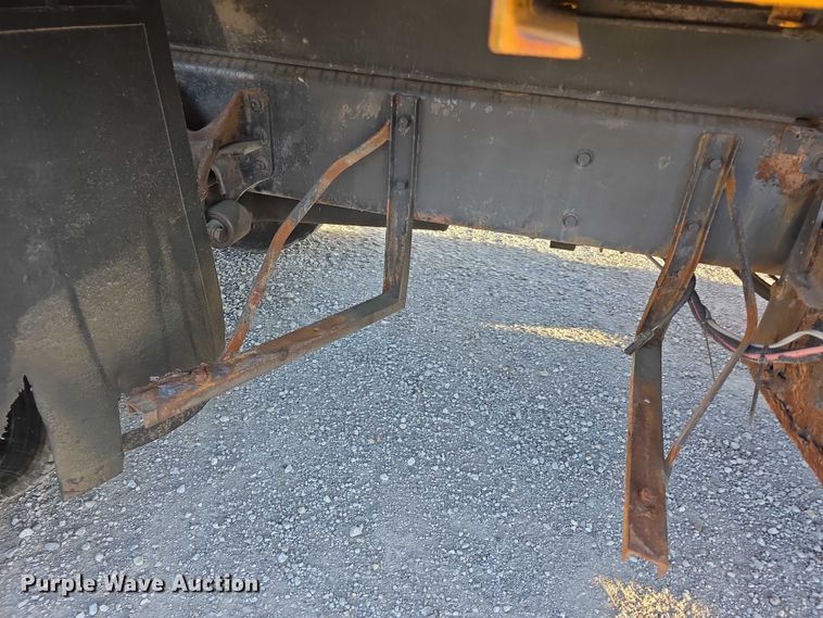 image for item FH6042 2005 International 7400 dump truck