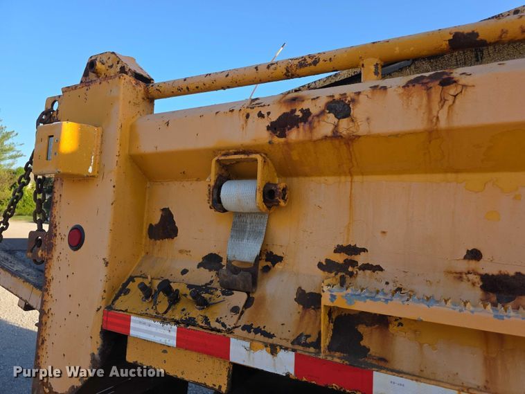 image for item FH6042 2005 International 7400 dump truck