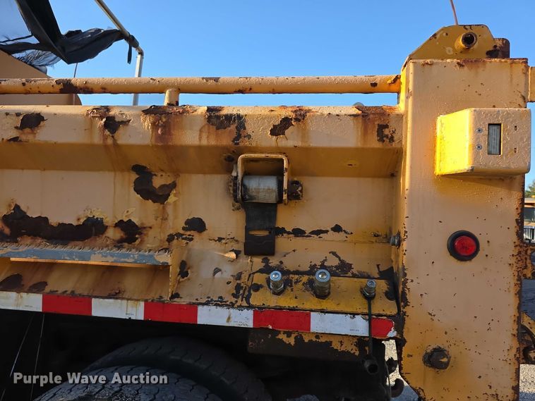 image for item FH6042 2005 International 7400 dump truck