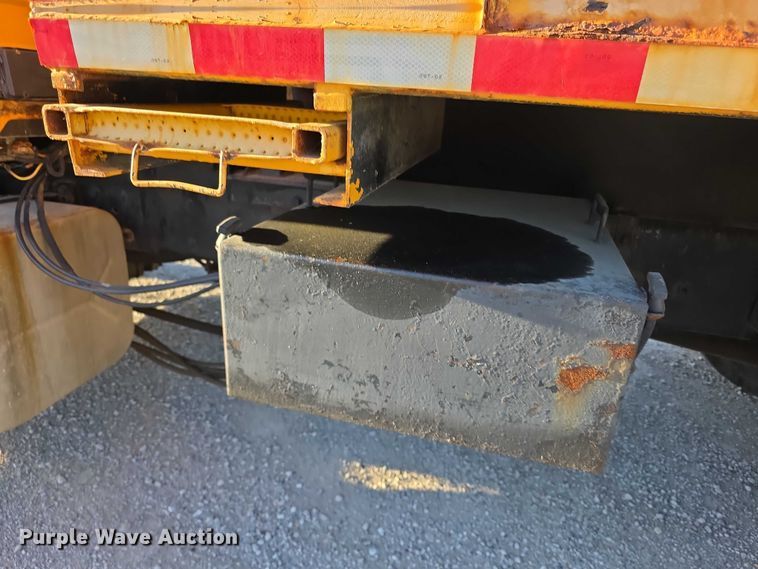 image for item FH6042 2005 International 7400 dump truck