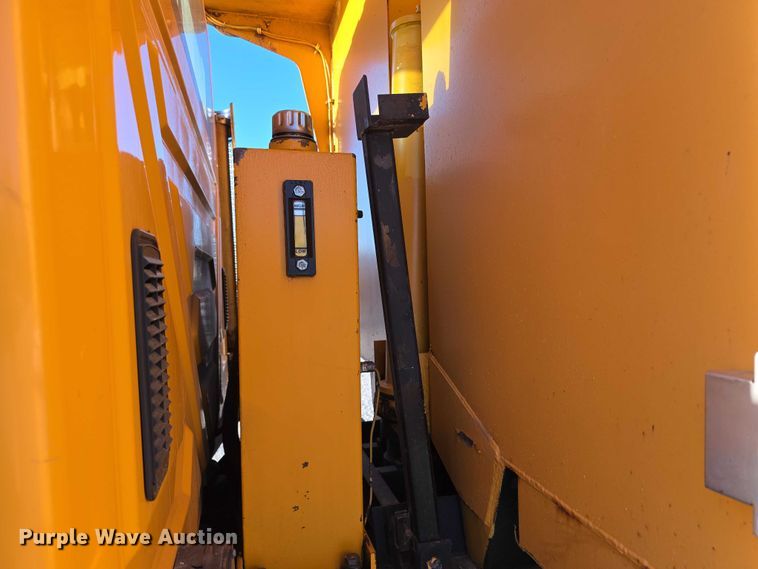 image for item FH6042 2005 International 7400 dump truck