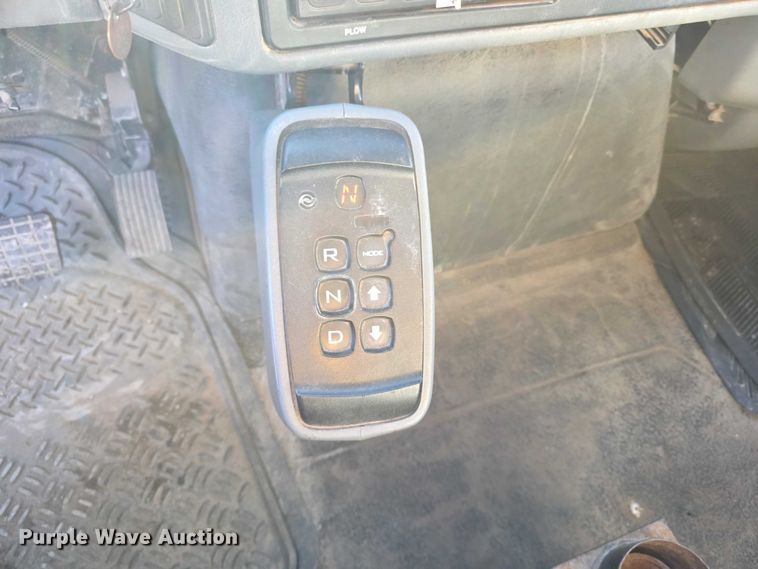 image for item FH6042 2005 International 7400 dump truck