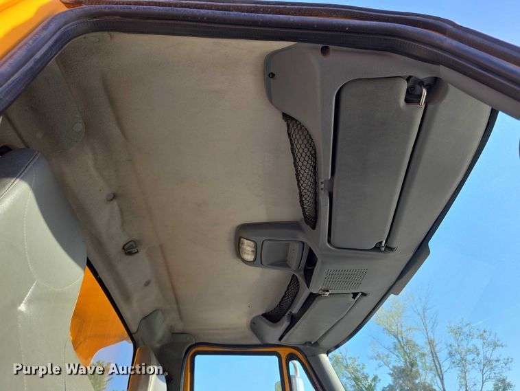 image for item FH6042 2005 International 7400 dump truck
