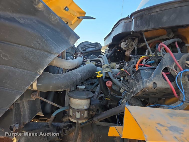 image for item FH6042 2005 International 7400 dump truck