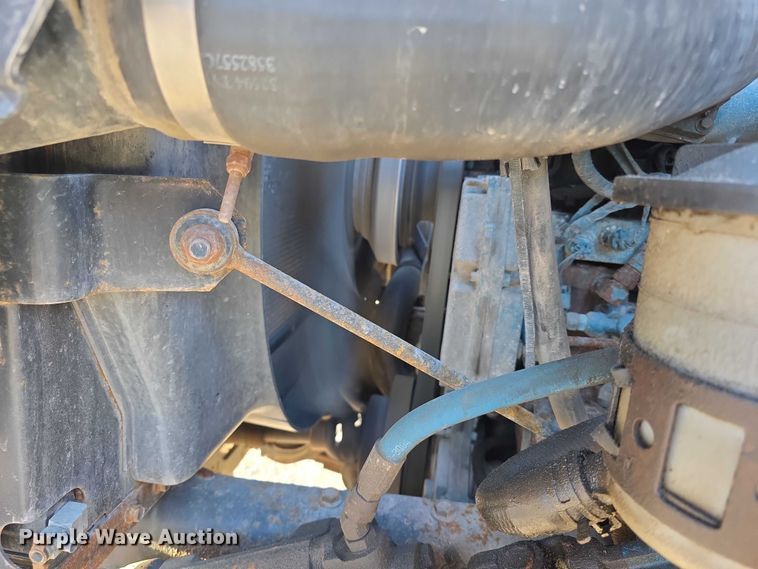 image for item FH6042 2005 International 7400 dump truck