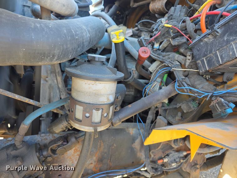 image for item FH6042 2005 International 7400 dump truck