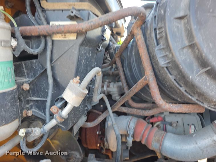 image for item FH6042 2005 International 7400 dump truck