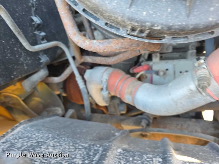 image for item FH6042 2005 International 7400 dump truck