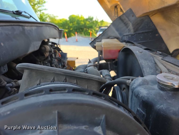 image for item FH6042 2005 International 7400 dump truck