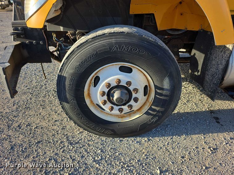 image for item FH6042 2005 International 7400 dump truck