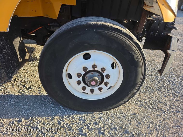 image for item FH6042 2005 International 7400 dump truck