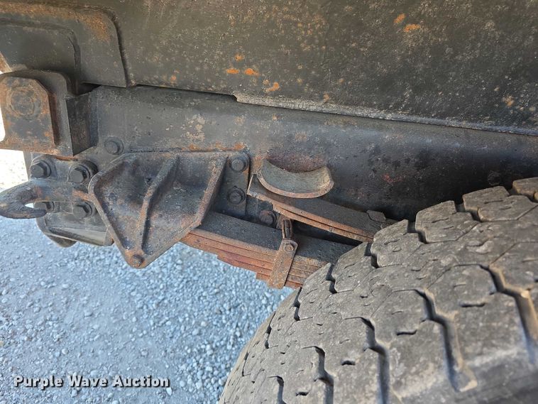image for item FH6042 2005 International 7400 dump truck