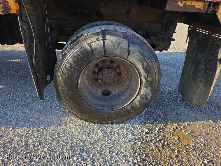 image for item FH6042 2005 International 7400 dump truck