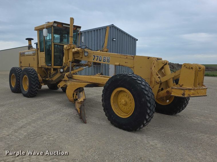 image for item FH6044 1994 John Deere 770BH motor grader