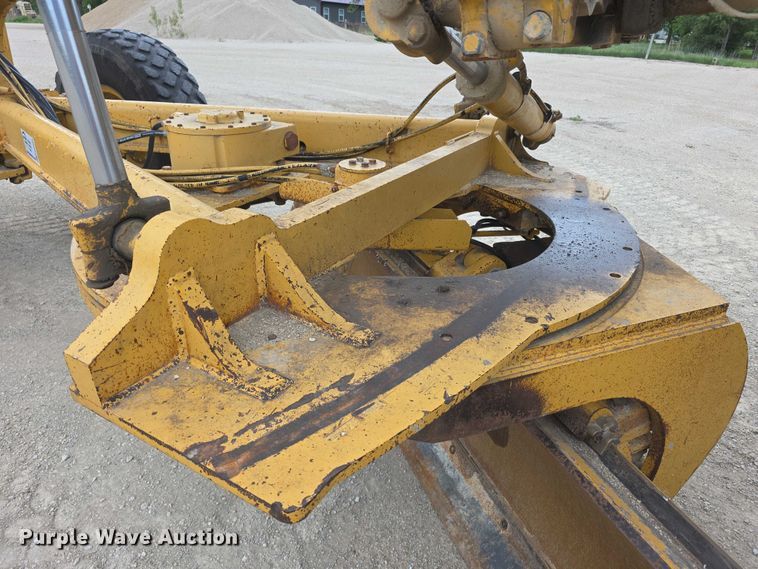 image for item FH6044 1994 John Deere 770BH motor grader