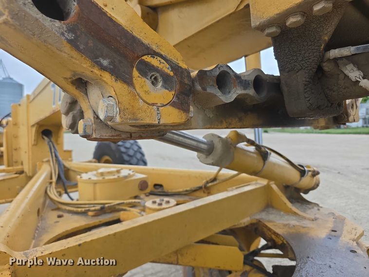 image for item FH6044 1994 John Deere 770BH motor grader