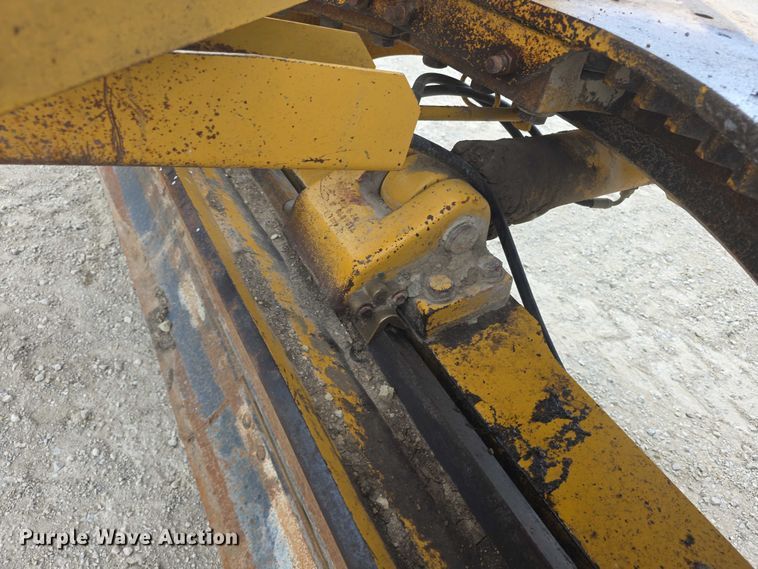 image for item FH6044 1994 John Deere 770BH motor grader