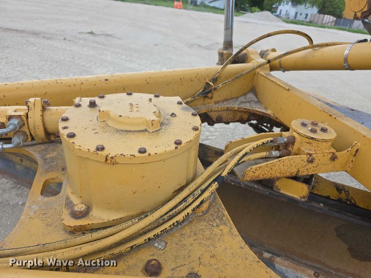 image for item FH6044 1994 John Deere 770BH motor grader