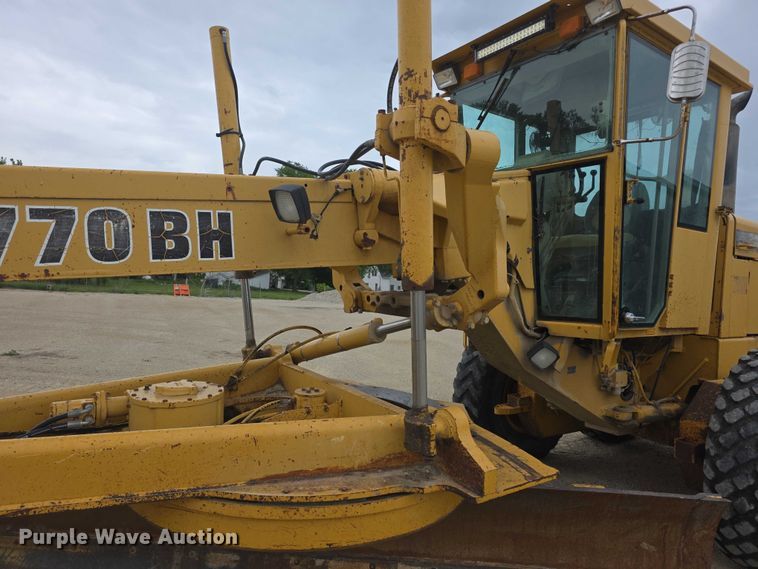 image for item FH6044 1994 John Deere 770BH motor grader