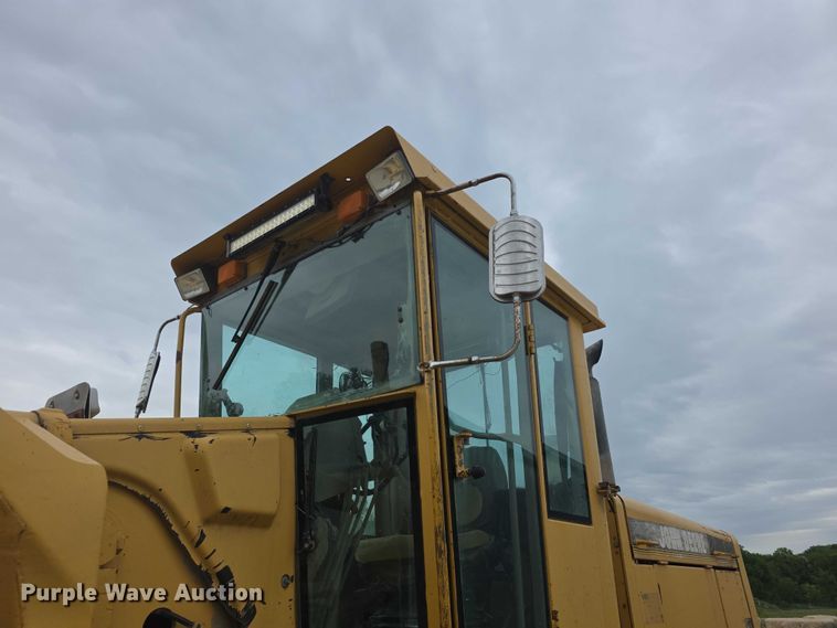 image for item FH6044 1994 John Deere 770BH motor grader