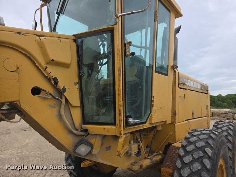image for item FH6044 1994 John Deere 770BH motor grader