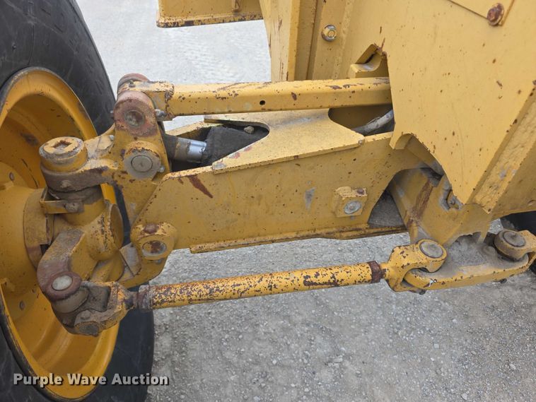 image for item FH6044 1994 John Deere 770BH motor grader