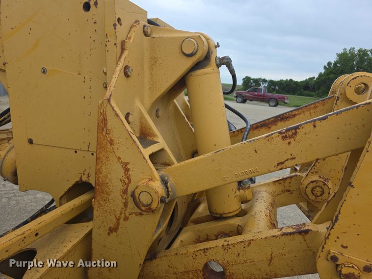 image for item FH6044 1994 John Deere 770BH motor grader