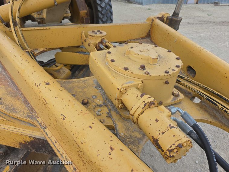 image for item FH6044 1994 John Deere 770BH motor grader