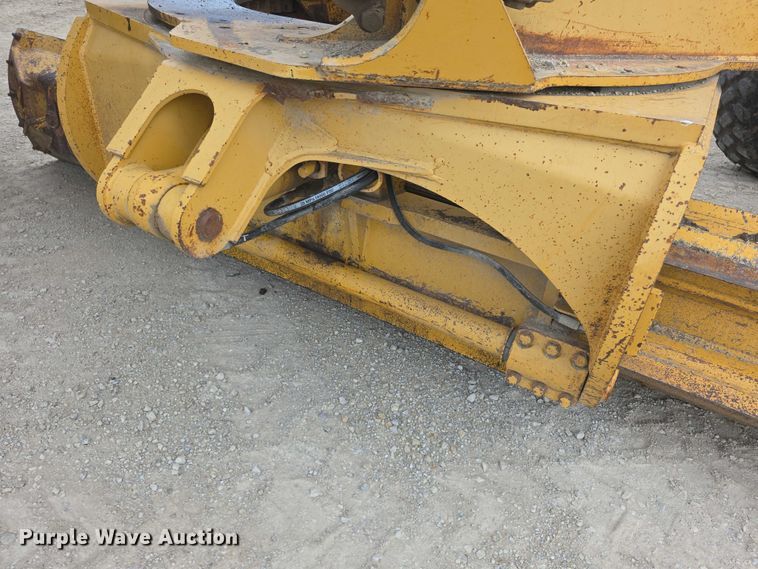 image for item FH6044 1994 John Deere 770BH motor grader