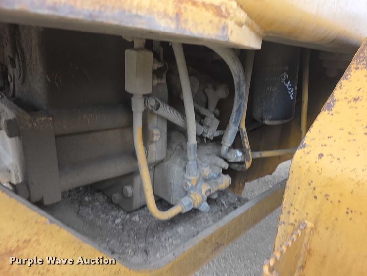 image for item FH6044 1994 John Deere 770BH motor grader