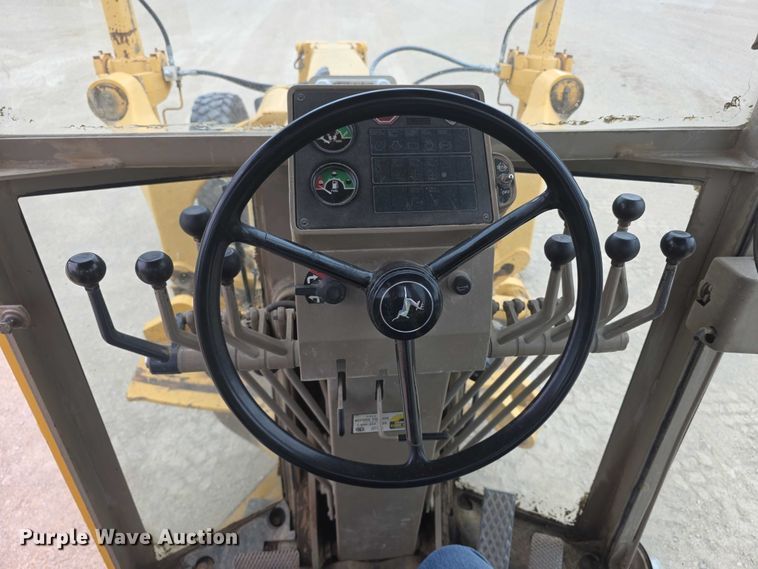 image for item FH6044 1994 John Deere 770BH motor grader