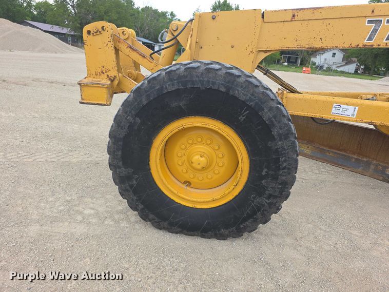 image for item FH6044 1994 John Deere 770BH motor grader