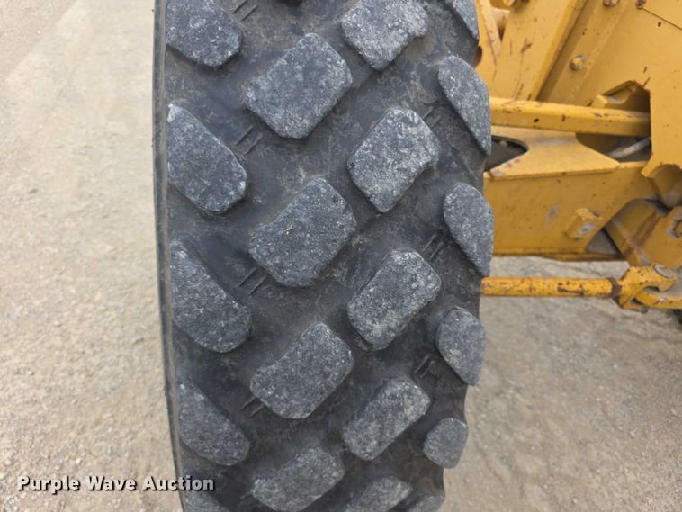 image for item FH6044 1994 John Deere 770BH motor grader