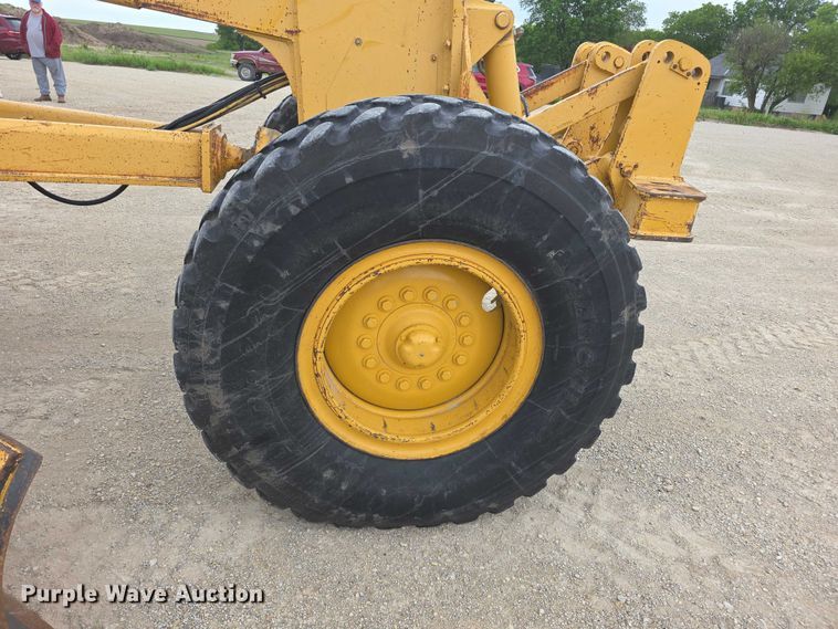 image for item FH6044 1994 John Deere 770BH motor grader