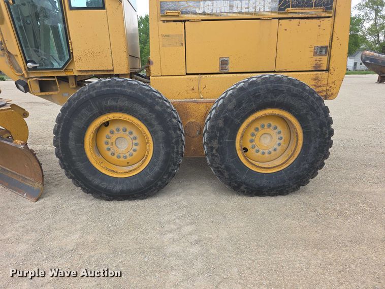 image for item FH6044 1994 John Deere 770BH motor grader
