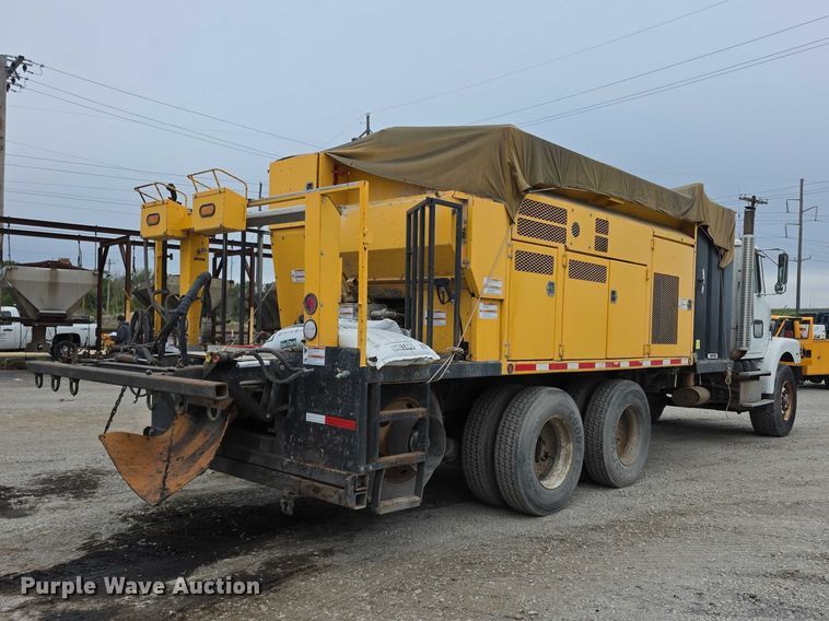 image for item FH6062 1999 Volvo WG64 asphalt slurry truck