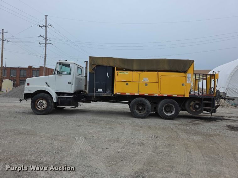 image for item FH6062 1999 Volvo WG64 asphalt slurry truck