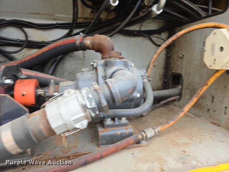 image for item FH6062 1999 Volvo WG64 asphalt slurry truck