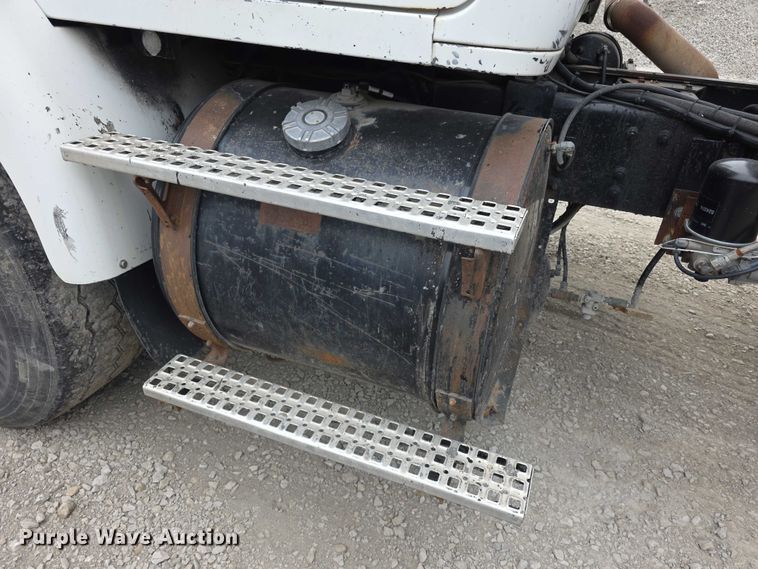 image for item FH6062 1999 Volvo WG64 asphalt slurry truck
