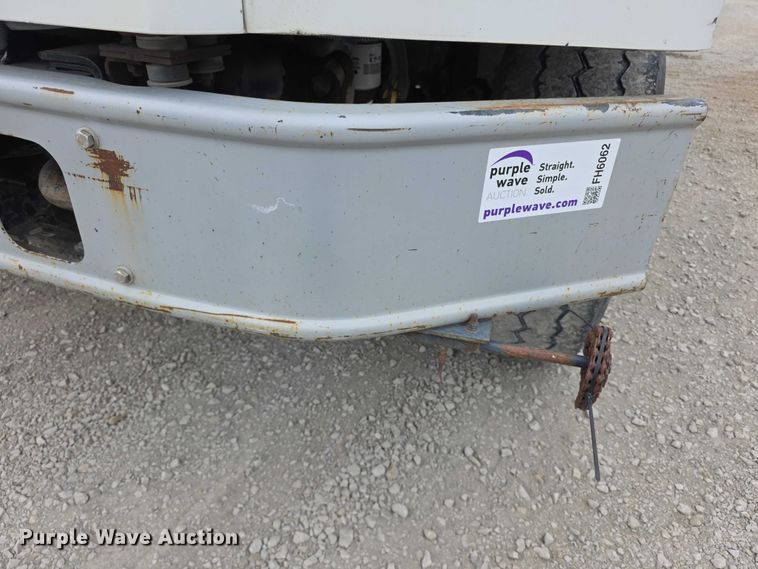 image for item FH6062 1999 Volvo WG64 asphalt slurry truck