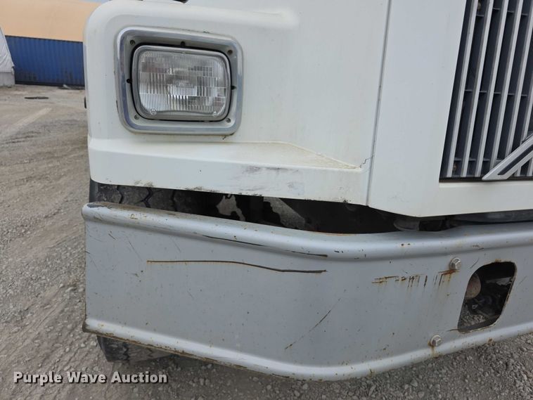 image for item FH6062 1999 Volvo WG64 asphalt slurry truck
