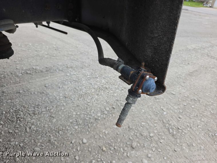 image for item FH6062 1999 Volvo WG64 asphalt slurry truck