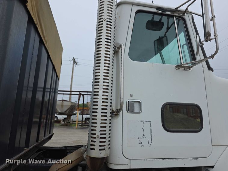 image for item FH6062 1999 Volvo WG64 asphalt slurry truck