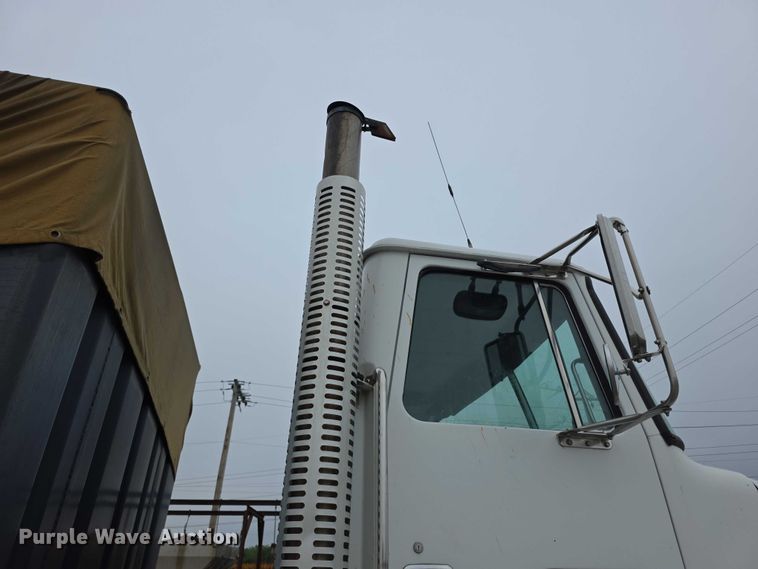 image for item FH6062 1999 Volvo WG64 asphalt slurry truck