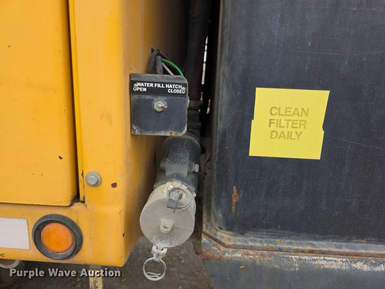 image for item FH6062 1999 Volvo WG64 asphalt slurry truck