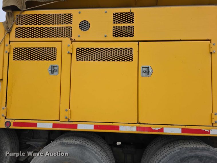 image for item FH6062 1999 Volvo WG64 asphalt slurry truck